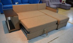 Угловой диван со столиком 