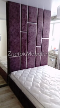Двуспальная кровать с мягким изголовьем на всю стену с фото и ценой - Фотография 1
